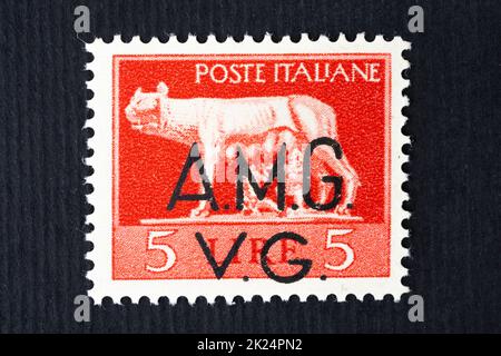 Italian postage stamp overprinted AMG VG of Trieste A zone Stock Photo