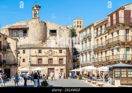 SEPULVEDA, SPAIN - SEPTEMBER 12, 2021: View of the main square with bars and terraces of the medieval town of Sepulveda, Segovia province, Castile and Stock Photo