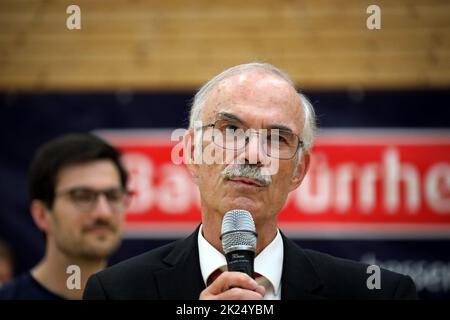 Prof. Dr. Mohsen Mohadjer (1. Vorsitzender Eisvögel USC Freiburg) nach dem Spiel der 1.BBL Damen 2021/2022 - Eisvoegel USC Freiburg - Rheinland Lions Stock Photo