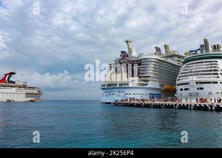 Cozumel, Mexico - May 04, 2022: Symphony of the seas is the biggest cruise ship, docked in Cozumel, Mexico Stock Photo