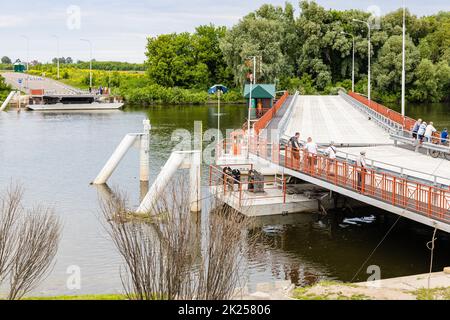 Kolomna, Russia - June 11, 2022: moving Bobrenevsky pedestrian pontoon bridge on Moskva River in Kolomna city on sunny summer day Stock Photo