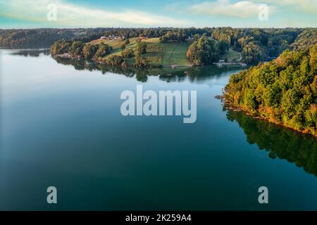 Hilltop lake homes and boat docks in Lost Creek on Tims Ford Lake in Tennessee. Aerial view. Stock Photo