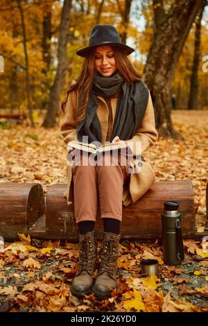 READING THE LOG - 3 Stock Photo - Alamy