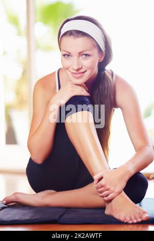 Full-length slim fit female in white sports attire. Woman standing on white  stairs relaxing during training stock photo (272517) - YouWorkForThem