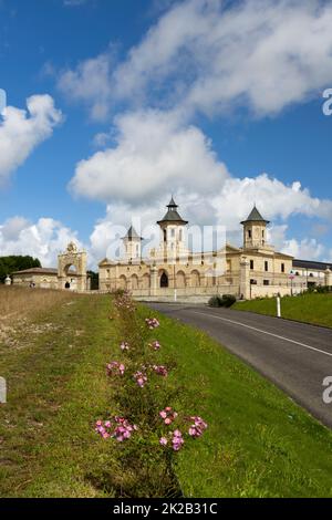 Vineyards with Chateau Cos d'Estournel, Bordeaux, Aquitaine, France Stock Photo