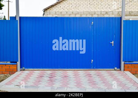 Fence and gate from sheets of blue corrugated metal Stock Photo - Alamy
