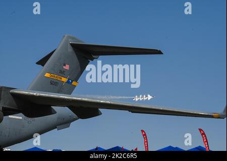 Members of the U.S. Air Force Air Demonstration Squadron 'Thunderbirds' perform a high show demonstration above a Joint Base Charleston C-17 Globemaster III at the Joint Base Andrews 2022 Air and Space Expo, Sep 16-18, 2022, at Joint Base Andrews, Maryland. (U.S. Air Force photo/Tech Sgt. Della Creech) Stock Photo