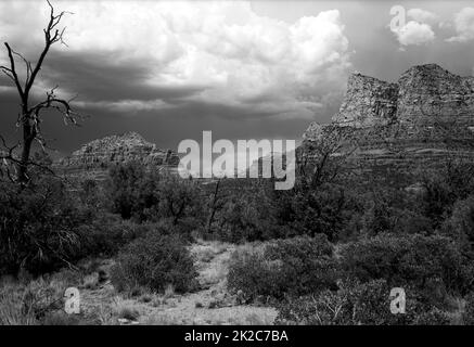 Sedona Arizona Mountains in black and white Stock Photo - Alamy