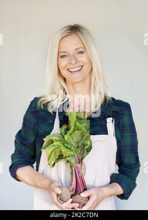From the garden with love. A woman holding a bunch of beetroot. Stock Photo