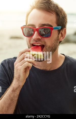 Adult man eating watermelon Stock Photo - Alamy