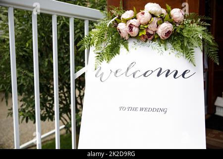 easel with wooden WELCOME TO OUR WEDDING sign in front of dunes Stock Photo  - Alamy