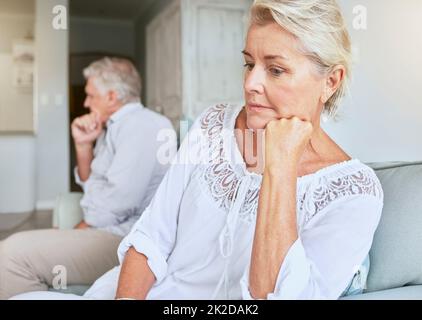 Retirement couple, ignore and fight for divorce with marriage cheating