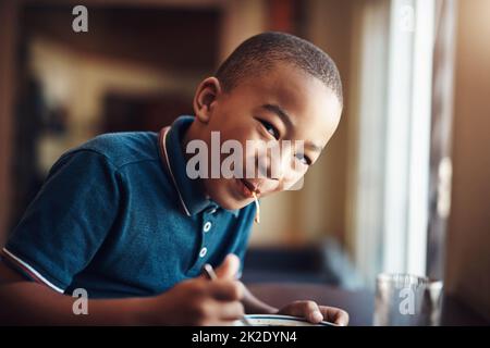A good pasta never goes to waste. Cropped shot of a young boy eating a bowl of spaghetti at home. Stock Photo