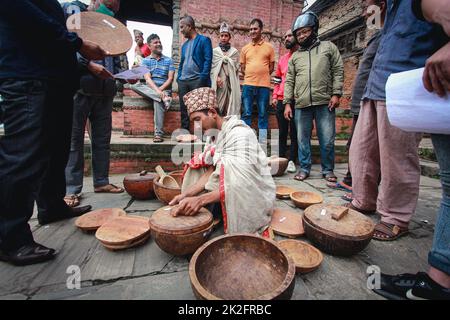 Nepal. 23rd Sep, 2022. People from Raute community sells their wooden crafts in the ''˜Raute Exhibition' program held at Bhaktapur on Friday. The last nomadic ethnic group of Nepal, Raute are known for living in forest and hunting monkeys. They are one of the endangered community of South Asia. They live in temporary tents in remote parts of the forest. While they have a talent for crafting wood and creating striking household utensils, they use it to barter for food-grains with the local people. At present, government provides them certain amount as social security allowances. (Credit Stock Photo