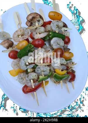 organic lifestyle garnelenspieÃŸ roh ungekocht grillen grillparty zutat sushi snack Stock Photo