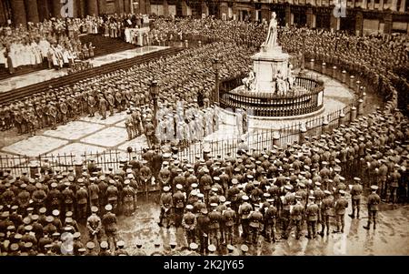 Sunday, July 25th 1915 was observed as Intercession Day, on behalf of the King and nation and the land and sea forces of the Empire. More than 3,000 Territorial troops attended a service conducted on the steps of St Paul's Cathedral by the Bishop of London. World War One. Stock Photo