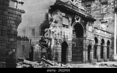 Destruction at the the Four Courts, during The Easter Rising also known as the Easter Rebellion, was an armed insurrection staged in Ireland during Easter Week, 1916. The Rising was mounted by Irish republicans with the aims of ending British rule in Ireland and establishing an independent Irish Republic .Early on Monday morning, 24 April 1916, roughly 1,200 Volunteers and Citizen Army members took over strongpoints in Dublin city centre. Stock Photo