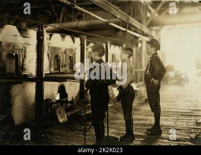 Boys at Lehr, Glass Works, Morgantown, West Virginia.  1908 Stock Photo