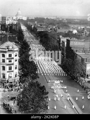 Ku Klux Klan parade, Washington, D.C., on Pennsylvania Ave., N.W. 1920's Stock Photo