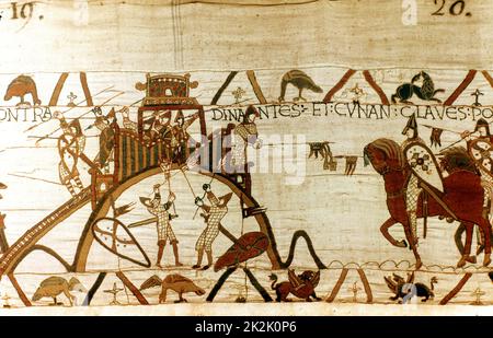 Bayeux Tapestry 1067: Conan of Brittany under attack at Dinan, hands keys of fortress to William of Normandy. William honoured Harold, Earl of Wessex, for his assistance, thus making him Harold's overlord, 1064. Textile Linen Stock Photo