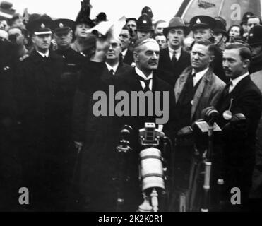 Chamberlain returning from Munich. Arthur Neville Chamberlain (1869 – 1940) British Conservative politician, Prime Minister of the United Kingdom from 1937 to May 1940. Known for his appeasement foreign policy, and in particular for his signing of the Munich Agreement in 1938, conceding the Sudetenland region of Czechoslovakia to Nazi Germany. Stock Photo