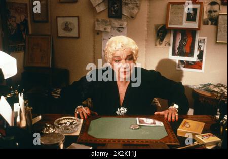 French actress Simone Signoret on the set of the TV film 'Music-Hall' directed by Marcel Bluwal in 1985. Stock Photo