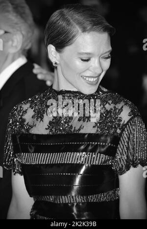 Download Lea Seydoux Black And White Editorial Wallpaper