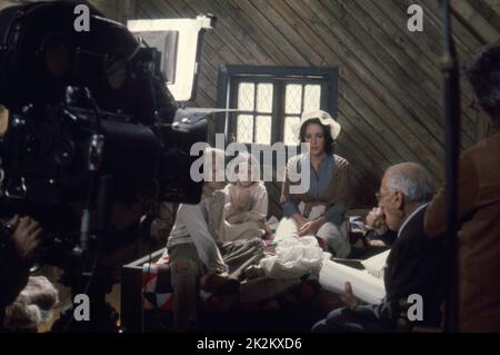 The Blue Bird Year : 1976 USA Director : George Cukor Todd Lookinland, Patsy Kensit, Elizabeth Taylor, George Cukor  Shooting picture Stock Photo