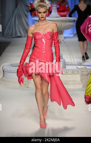 A model walks on the runway at the Moschino fashion show during the Spring Summer 2023 Collections Fashion Show at Milan Fashion Week in Milano on September 22 2022. (Photo by Jonas Gustavsson/Sipa USA) Stock Photo