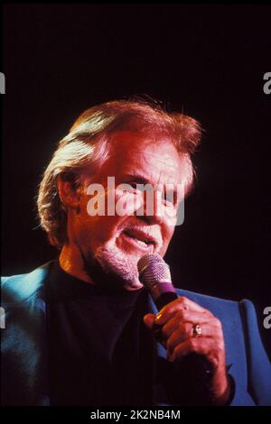 KENNY ROGERS  1 June 1999;   Credit: Mel Longhurst / Performing Arts Images   www.performingartsimages.com Stock Photo