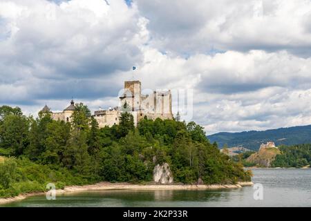 Niedzica castle over Czorsztyn lake in Pieniny, Poland Stock Photo