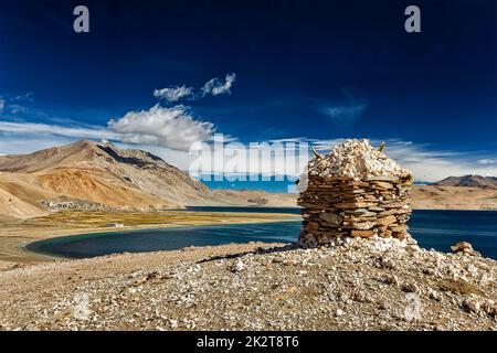 Stone cairn at Himalayan lake Tso Moriri Stock Photo