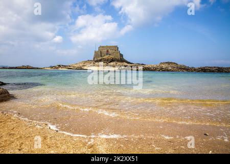 Fortified castel, Fort du Petit Be, beach and sea, Saint-Malo city, Brittany, France Stock Photo