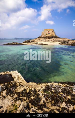 Fortified castel, Fort du Petit Be, beach and sea, Saint-Malo city, Brittany, France Stock Photo