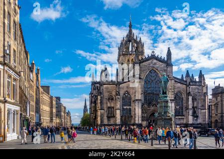 View of St Giles Cathedral on the Royal Mile in Edinburgh Old town, Scotland, UK Stock Photo