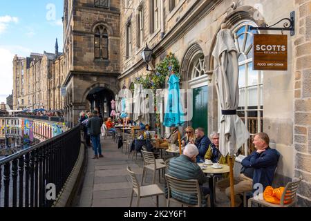 People in outdoor restaurant on Victoria Terrace in Edinburgh Old Town, Scotland, UK Stock Photo