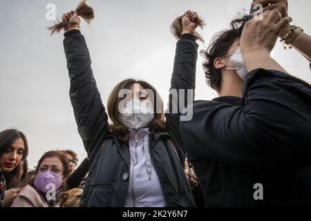 Berlin, Germany. 23rd Sep, 2022. Protest in Berlin at Pariser Platz on September 23, 2022, over the death of Iranian Mahsa Amini. Many women cut their hair in Berlin as a sign of protest and solidarity. The protesters in Berlin were protesting against the regime of President Ebrahim Raisi and the strict dress codes that especially women in Iran suffer from. Amini was an Iranian woman of Kurdish origin. Mahsa Amini was arrested by the Iranian morality police for allegedly not wearing the hij?b correctly in public. Amini fell into a coma and died three days after her arrest in the intensive care Stock Photo