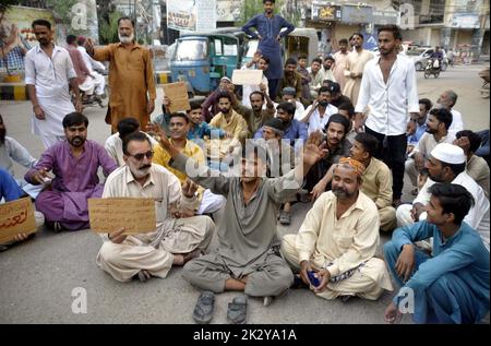 Hyderabad, Pakistan. 23rd Sep, 2022. Residents of Liaquat Colony are holding protest demonstration against Hesco, at Hyderabad press club on Friday, September 23, 2022. Credit: Asianet-Pakistan/Alamy Live News Stock Photo