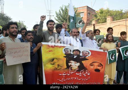 Hyderabad, Pakistan. 23rd Sep, 2022. Members of Supporter Afia Movement are holding protest demonstration in favor of Dr. Afia Siddiqui, at Peshawar press club on Friday, September 23, 2022. Credit: Asianet-Pakistan/Alamy Live News Stock Photo