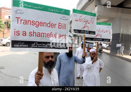 Hyderabad, Pakistan. 23rd Sep, 2022. Members of Tanzeem-e-Islami are holding protest demonstration against Transgender Protection Act, at Peshawar press club on Friday, September 23, 2022. Credit: Asianet-Pakistan/Alamy Live News Stock Photo