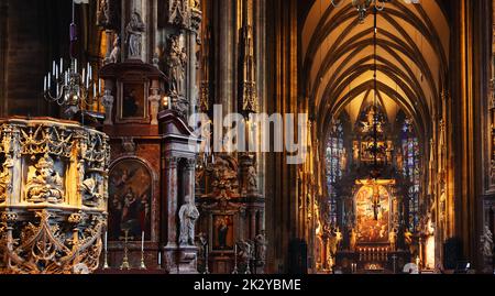 Gotik, Kirche, Figuren, Österreich, Wien Kirche, Wien Dom, Stephansdom, er ist das Wahrzeichen von Wien Stock Photo