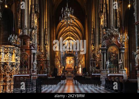 Gotik, Kirche, Figuren, Österreich, Wien Kirche, Wien Dom, Stephansdom, er ist das Wahrzeichen von Wien Stock Photo