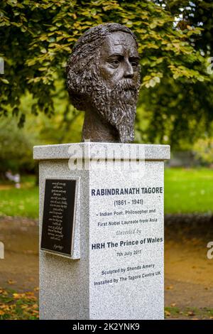 Rabindranath Tagore, sculpture in Gordon Sq Bloomsbury London. Bronze bust of Rabindranath Tagore, Poet, Nobel Laureate. Sculptor Shenda Amery 2011. Stock Photo