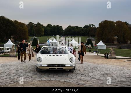 Chantilly, France. 23rd Sep, 2022. Ferrari 365 P Berlinetta Speciale ‘‘Tre Posti’’ during the 6th edition of the Chantilly Arts & Elegance - Richard Mille at the Domaine du Château de Chantilly, from September 24 to 25, 2025, in Chantilly, France - Photo Antonin Vincent / DPPI Credit: DPPI Media/Alamy Live News Stock Photo