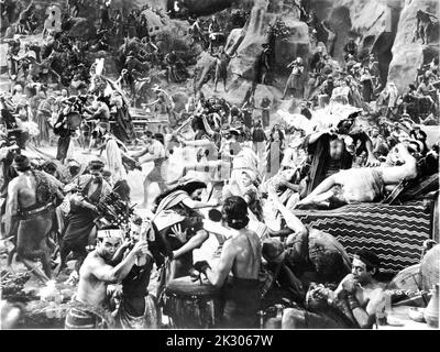 Worshipping the Golden Calf in THE TEN COMMANDMENTS 1956 director CECIL B. DeMILLE Motion Pictures Associates / Paramount Pictures Stock Photo