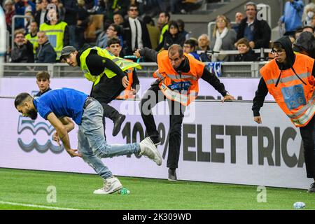 Milan, Italy. 23rd Sep, 2022. the field invasion during Italy vs England, football UEFA Nations League match in Milan, Italy, September 23 2022 Credit: Independent Photo Agency/Alamy Live News