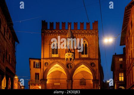 Italy, Emilia-Romagna, Bologna, Facade of Palazzo della Mercanzia at night Stock Photo