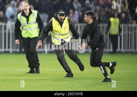 Le Havre, France. 24th Sep, 2022. Streaker invades the pitch during the International Friendly match between Brazil and Ghana at Stade Oceane, on September 23, 2022 in Le Havre, France. Photo by David Niviere/ABACAPRESS.COM Credit: Abaca Press/Alamy Live News Stock Photo