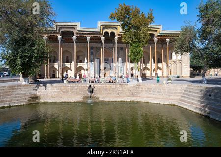 BUKHARA, UZBEKISTAN - SEPTEMBER 11, 2022: Ancient mosque Bolo-Hauz on a sunny September day Stock Photo