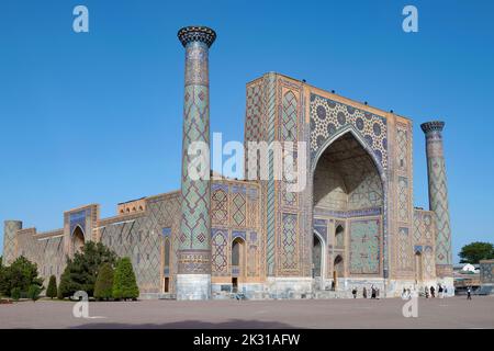 SAMARKAND, UZBEKISTAN - SEPTEMBER 12, 2022: Medieval Ulugbek madrasah on Registan square on a sunny day Stock Photo